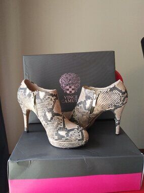 Vince Camuto Elvin Booties